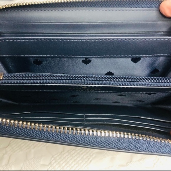 Kate Spade New York Navy Apple Print Zip Around Continental Wallet NWT - Picture 3 of 4